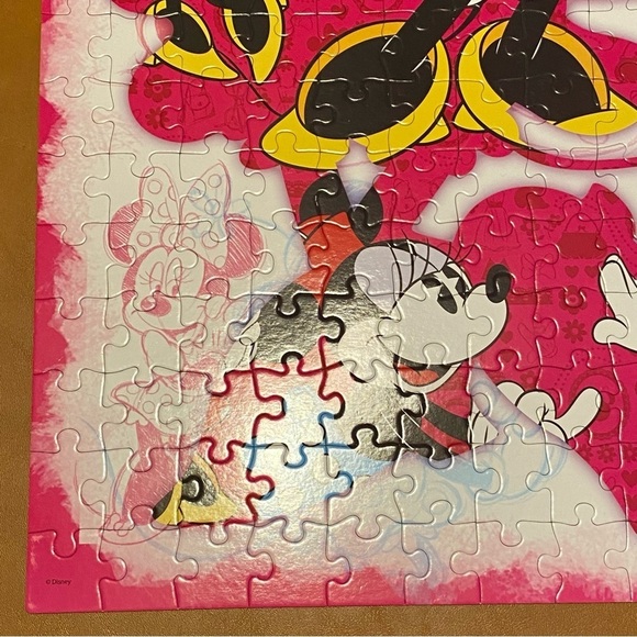 MEGA Puzzles Disney Expressions Minnie Forever 300 Piece Puzzle - Picture 8 of 10